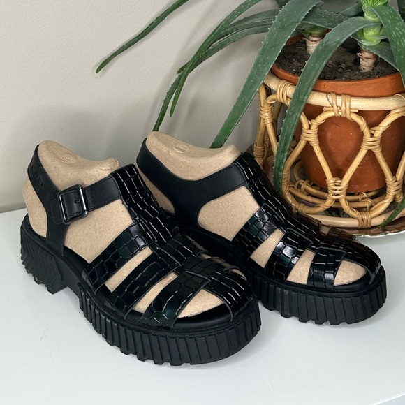 Sorel Shoes - SOREL ONA Streetworks Fisherman Mid Sandal | Black Croc Embossed | Women’s 8 New